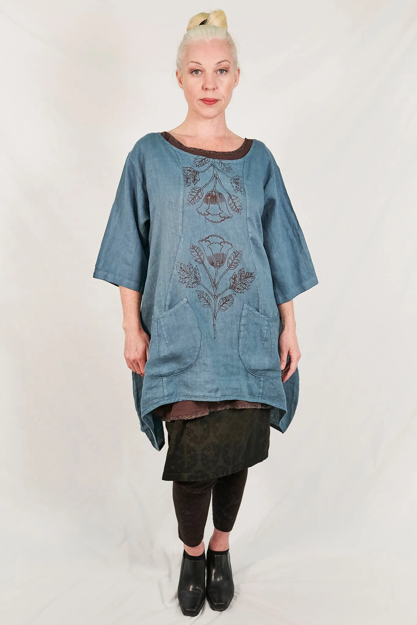 4169  Layer Skirt black with soft brown tones