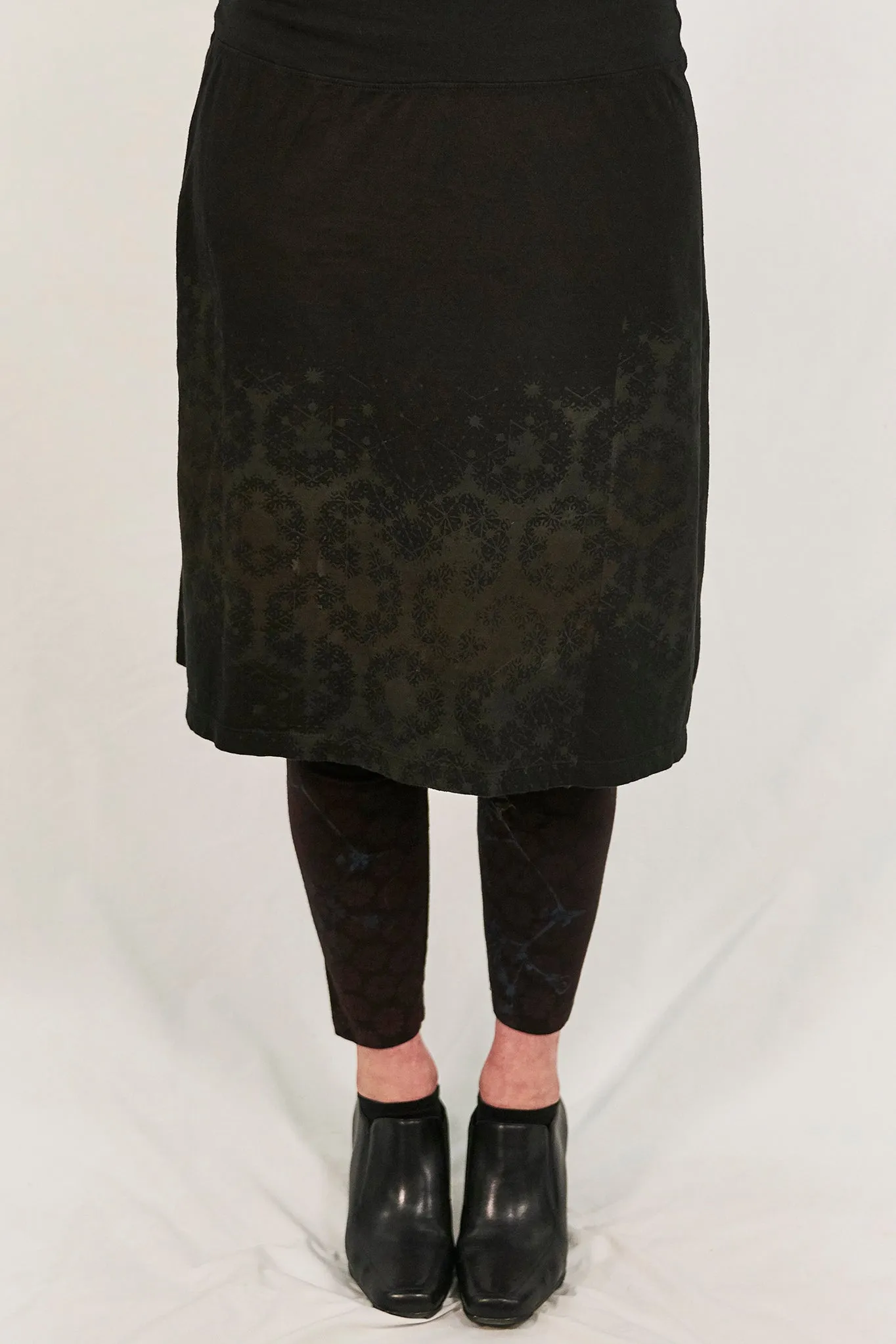 4169  Layer Skirt black with soft brown tones