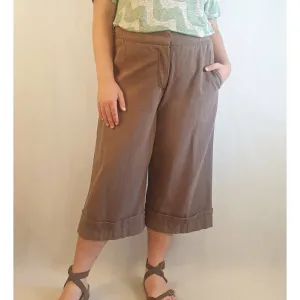 Ammo pre-owned brown capri wide leg pants size 16 (small fit - best fits 14)