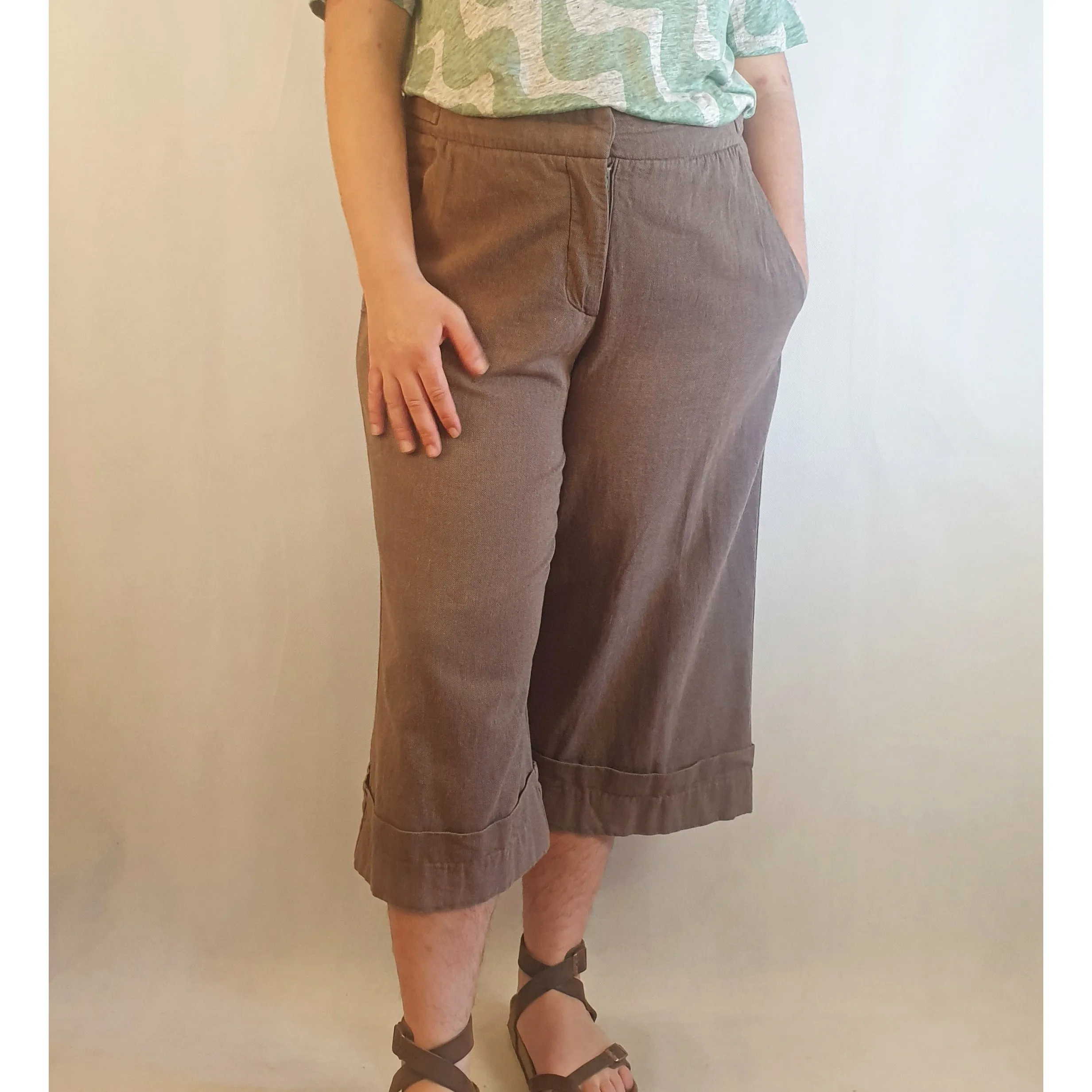 Ammo pre-owned brown capri wide leg pants size 16 (small fit - best fits 14)