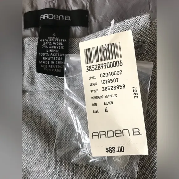 Arden B light grey wide shorts. NWT in sz 4