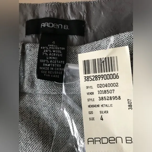 Arden B light grey wide shorts. NWT in sz 4