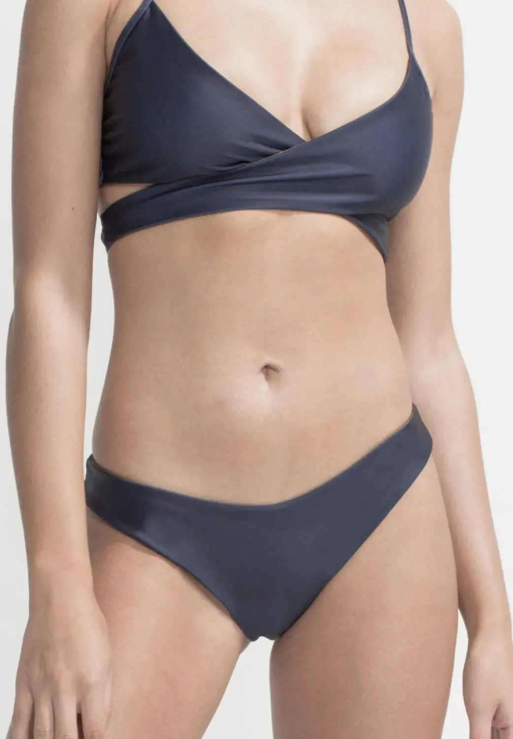 Arpoador Bottom Reversible in Dark Blue / Solid Brown