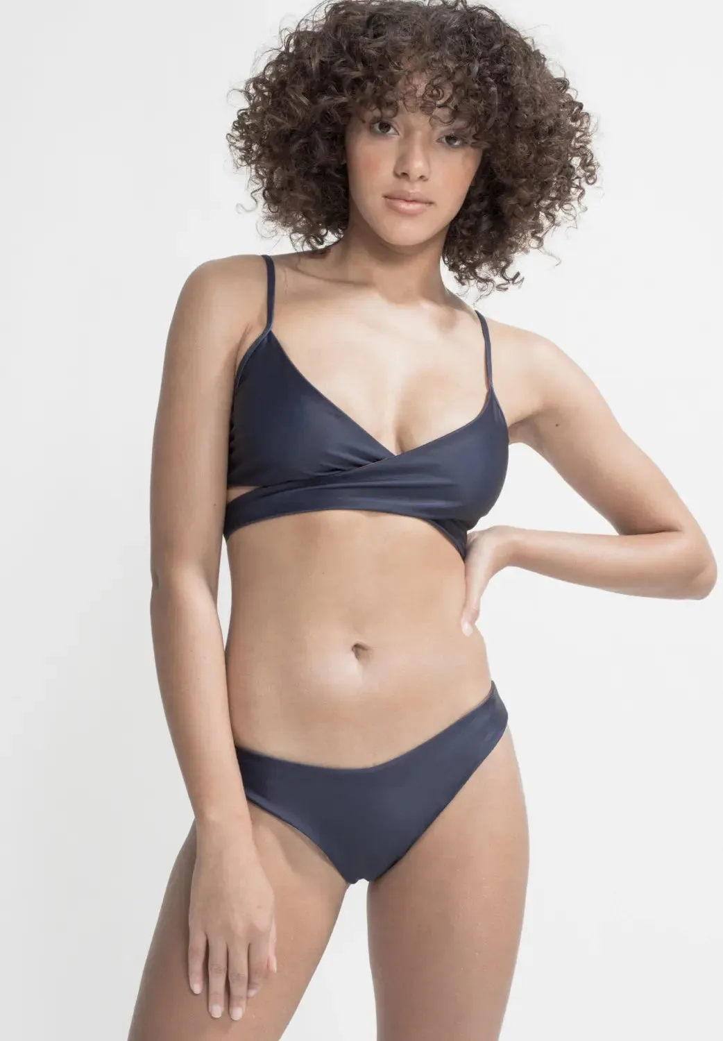 Arpoador Bottom Reversible in Dark Blue / Solid Brown