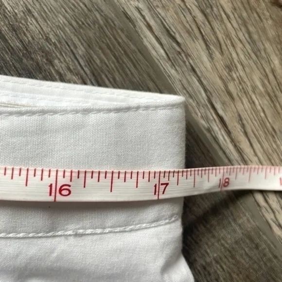 Liz Claiborne shorts Liz Golf shorts by Liz Claiborne size 16 white