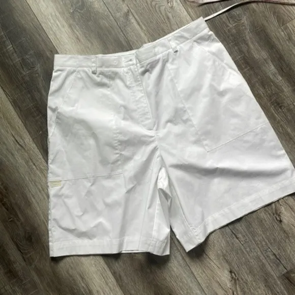 Liz Claiborne shorts Liz Golf shorts by Liz Claiborne size 16 white