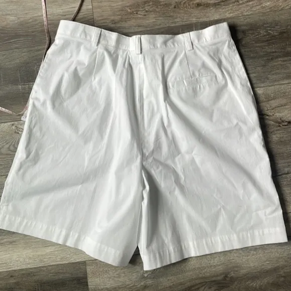 Liz Claiborne shorts Liz Golf shorts by Liz Claiborne size 16 white