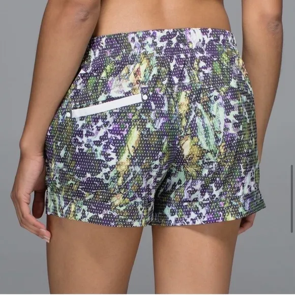 Lululemon Spring Break Away Floral Sport shorts