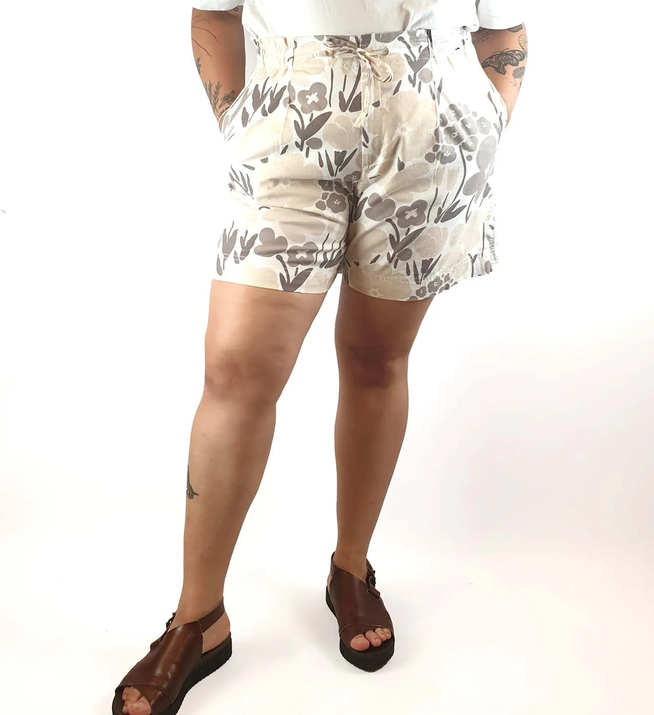 Marimekko x Uniqlo neutral floral shorts with pockets size XL (best fits 16)