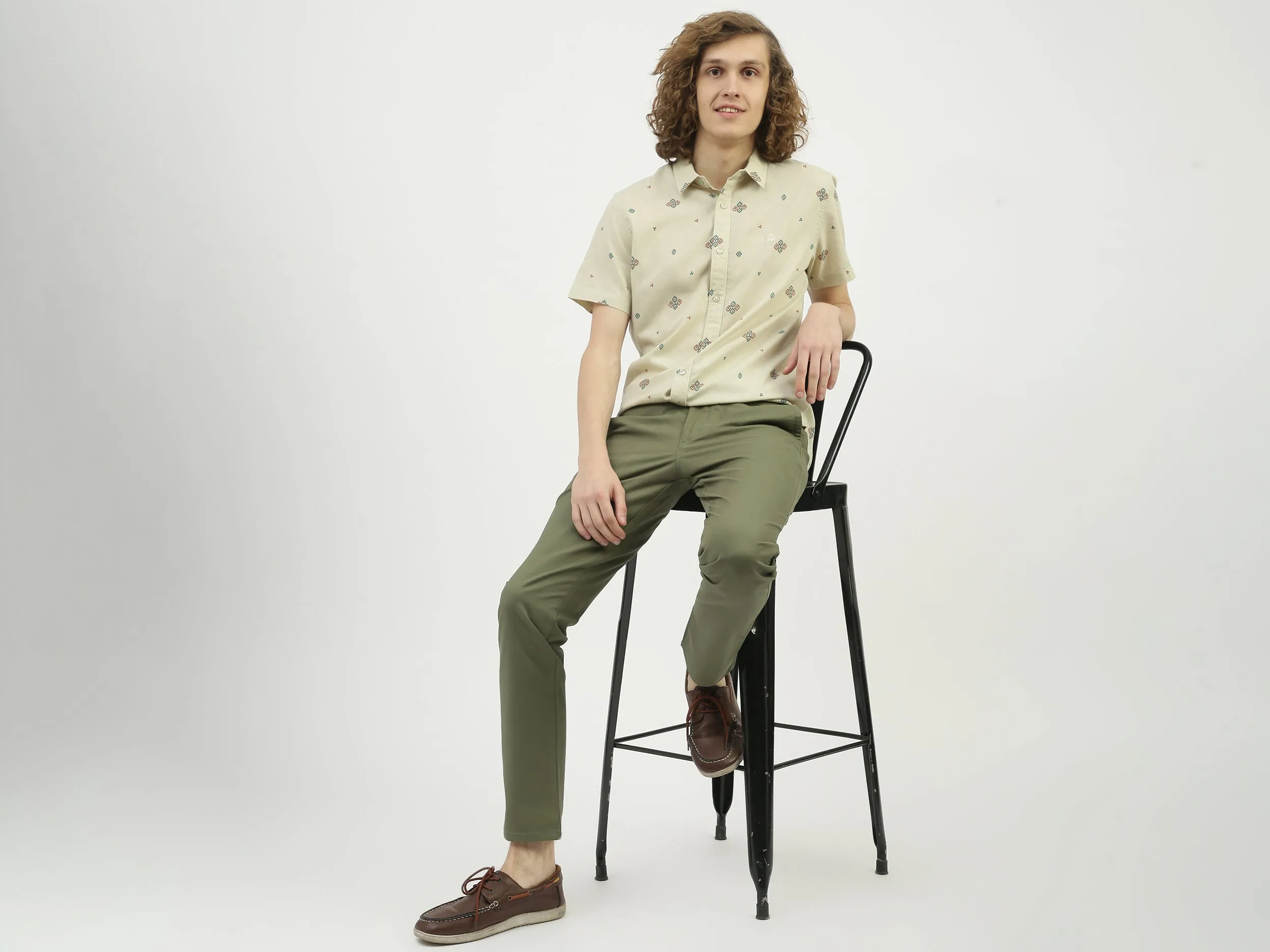 Men Solid Slim Fit Trousers