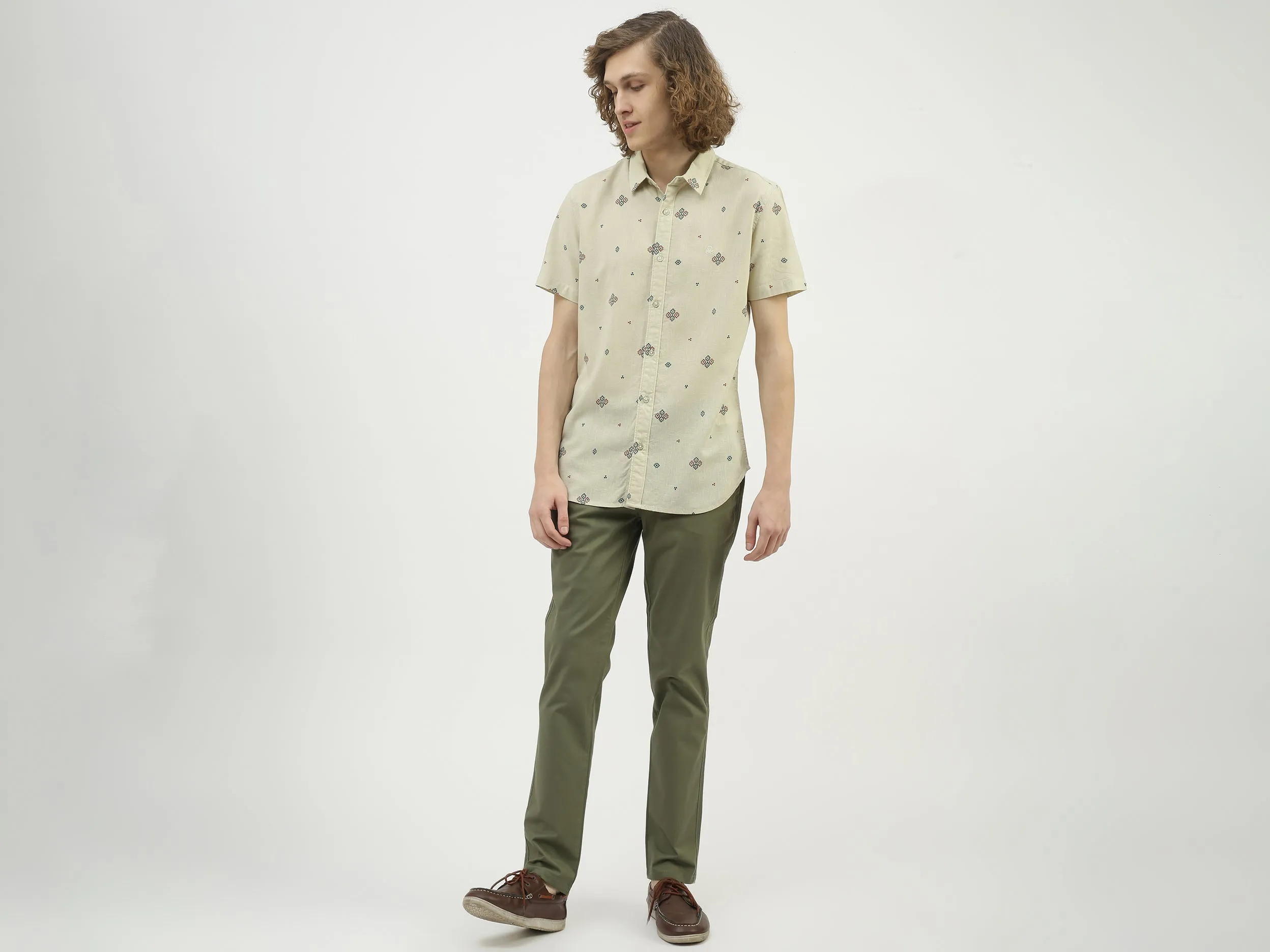 Men Solid Slim Fit Trousers