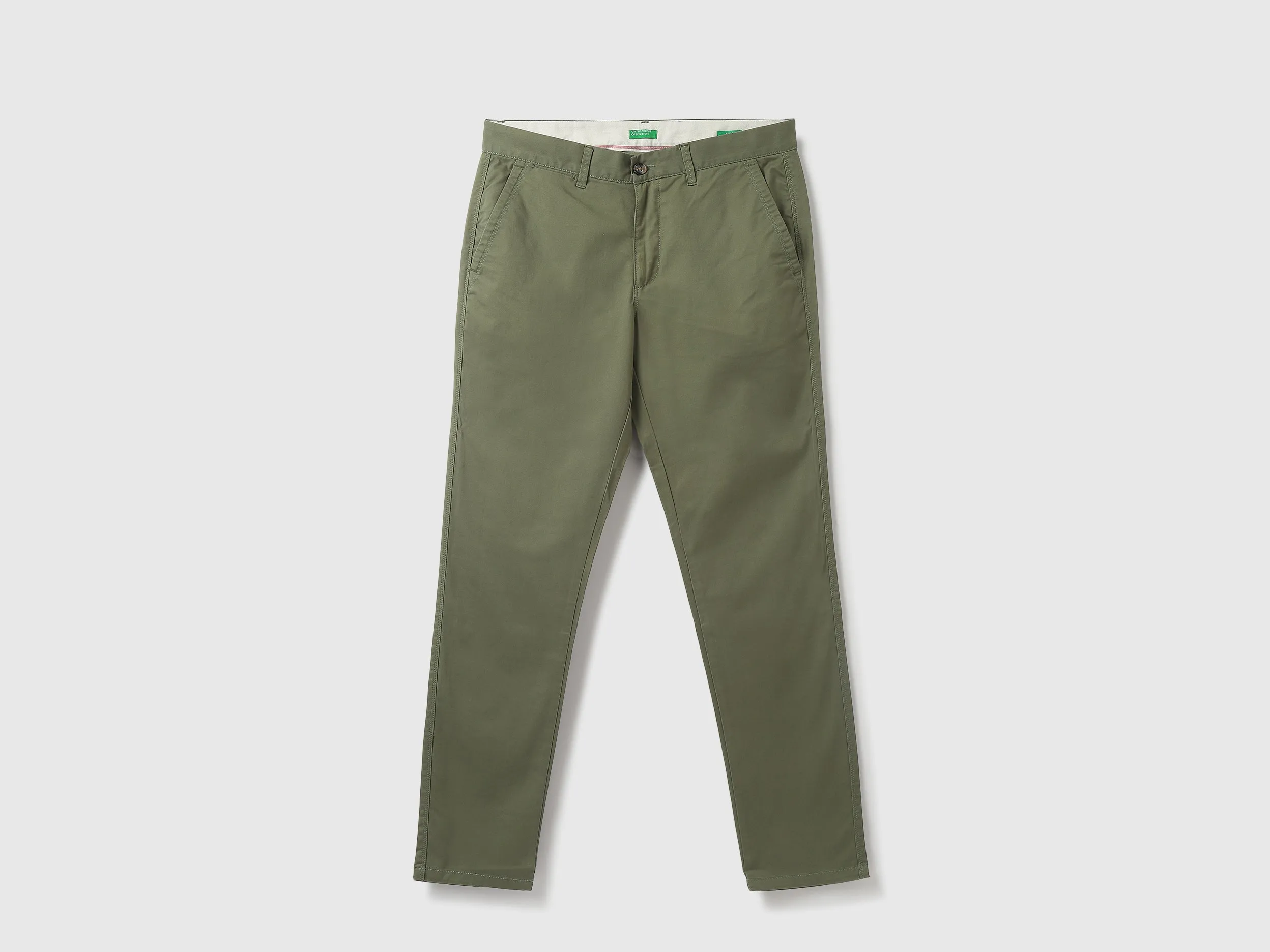 Men Solid Slim Fit Trousers