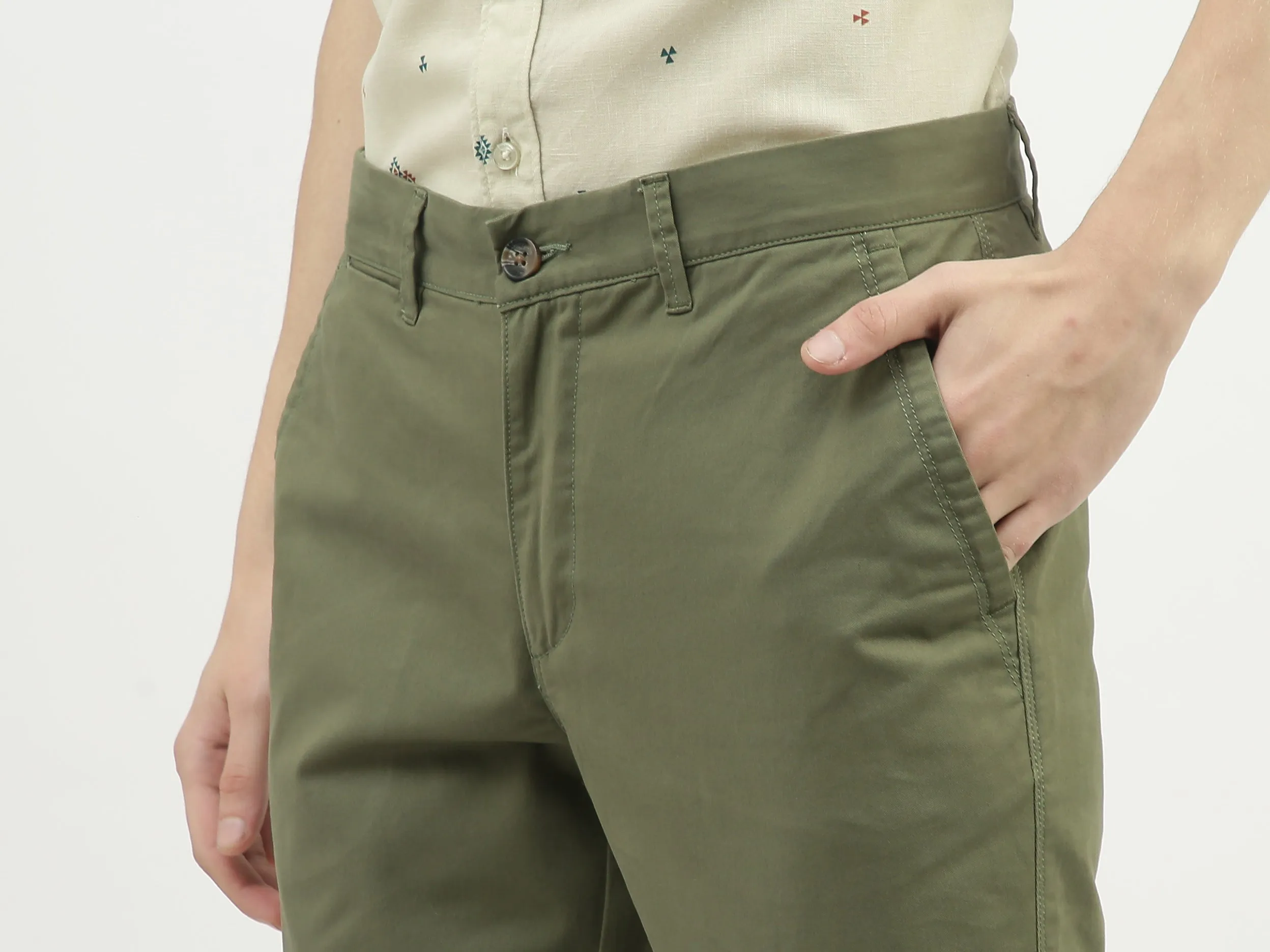 Men Solid Slim Fit Trousers