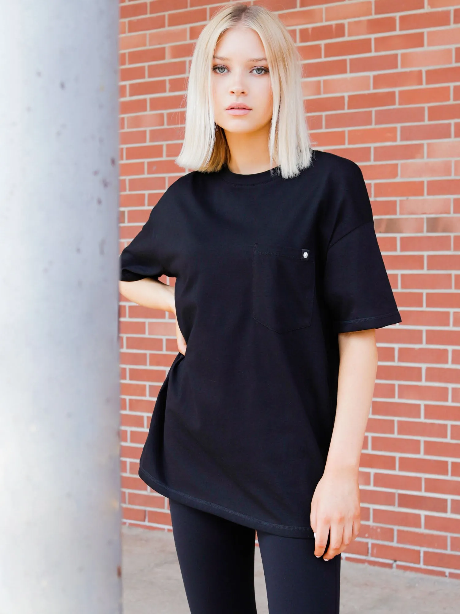 OVERSIZED POCKET TEE, BLACK
