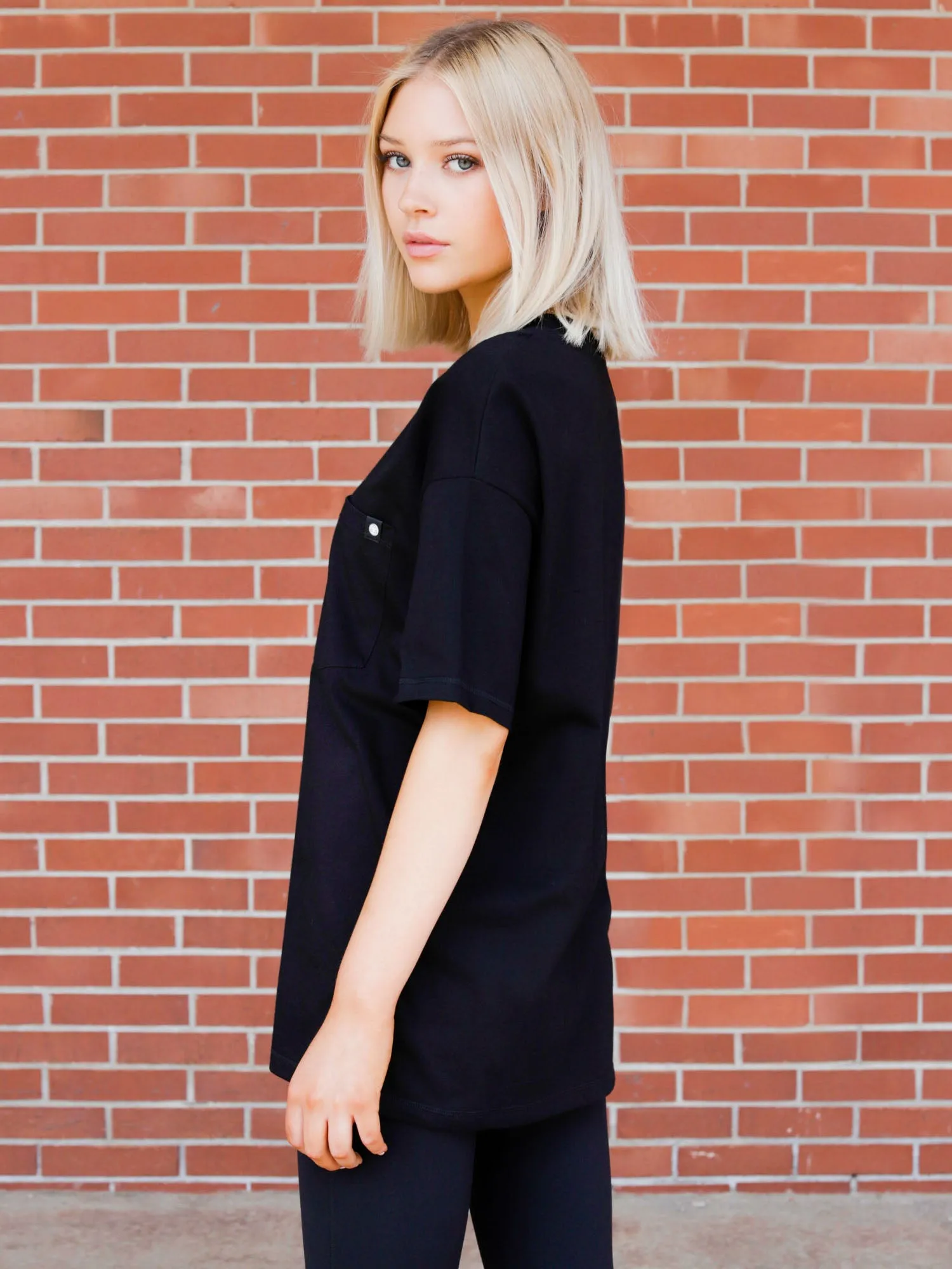 OVERSIZED POCKET TEE, BLACK